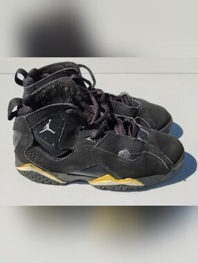 KIDS 1Y JORDAN TRUE FLIGHT SNEAKERS SHOES– BLACK/METALLIC GOLD –PRE-OWNED NO BOX